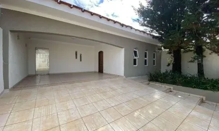 Casa com 3 dormitórios para alugar, 197 m² por R$ 4.500/mês - Vila Santa Maria - Americana/SP