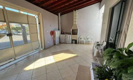Casa com 3 dormitórios, sendo 1 suíte,  à venda, 221 m² por R$ 650.000 - Vila Mollon IV - Santa Bárbara D'Oeste/SP