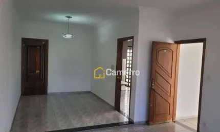 Casa com 2 dormitórios para alugar por R$ 2.200/mês - Parque Novo Mundo - Americana/SP