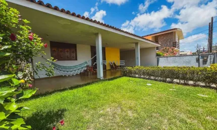 Vendo casa de 255m² em rua pública com 3 quartos - Gruta de Lourdes