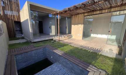 Casa com 2 suítes localizada na praia do Patacho, à venda - R$ 480.000,00