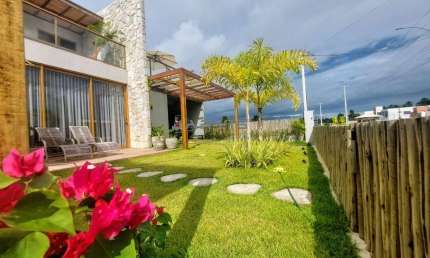 Casa de luxo Patacho, 3 suítes  à venda em condomínio beira mar-R$ 3.500.000,00