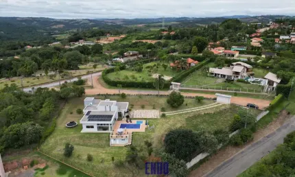 Uma mescla de Luxo e Sofisticação com a vida no campo em uma  Linda chácara em condomínio