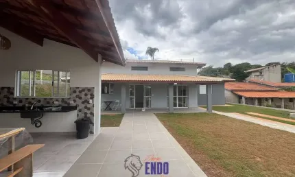 VISTA PARA O PÔR DO SOL Linda chácara em condomínio fechado Casa Novinha