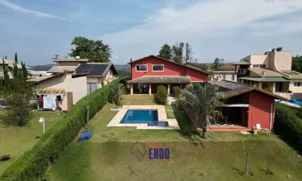 Linda Chácara em condomínio fechado com vista deslumbrante