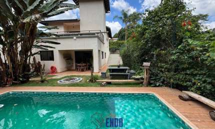 Linda Casa de Campo em condomínio Colinas de Ibiúna com 440 m de área + 400 m de área verde
