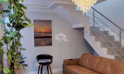 Cobertura à venda nos Ingleses do Rio Vermelho com 3 quartos (1 suíte) e terraço com churrasqueira