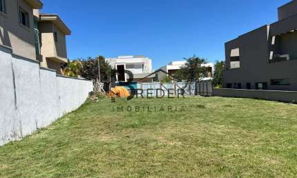 Terreno plano com 525 mts Condomino Tamboré 10 com projeto aprovado