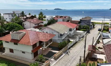 Casa com 4 quartos à venda na Rua Beirute, Ubatuba, São Francisco do Sul, 226 m2 por R$ 1.250.000