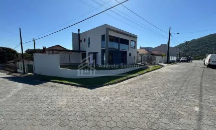 Casa com 3 quartos à venda na Rua Varsovia, Itaguaçu, São Francisco do Sul, 200 m2 por R$ 930.000