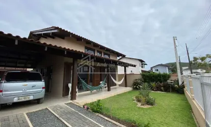 Casa com 3 quartos para alugar na Rua Paris, Itaguaçu, São Francisco do Sul
