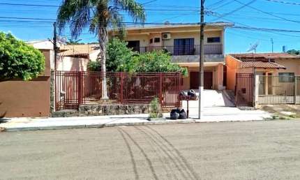 Sobrado com 4 Suítes para Venda na Região Norte de Londrina