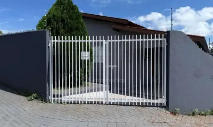 Casa à venda e para alugar no Parque Leblon com 3 quartos na Região Norte de Londrina