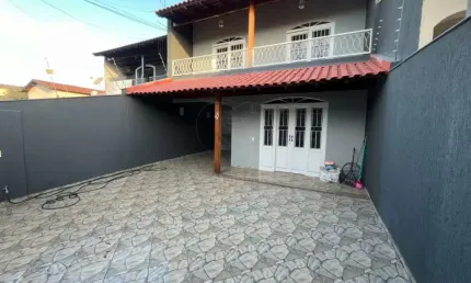 Casa à venda com 4 quartos sendo 1 suíte na Região Norte de Londrina