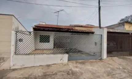 Casa à Venda no Jardim Guararapes com 2 quartos - Região Leste de Londrina