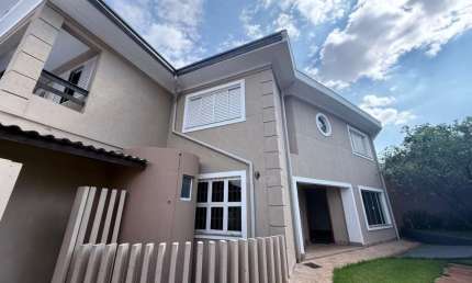 Casa para venda no centro de Londrina com 6 quartos, 3 Suítes e Garagem para 6 Carros