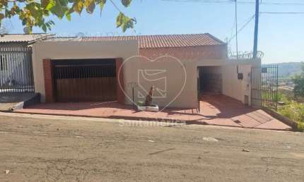 Casa com dependência à venda na Zona Norte de Londrina