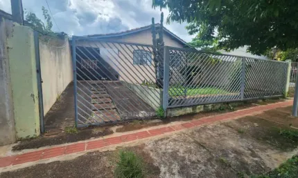Casa à venda com 2 quartos e dependência nos fundos na avenida jamill scaff