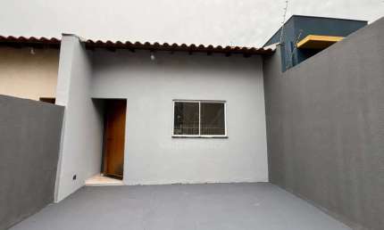 Casa Geminada à Venda com 2 Quartos na Região Norte de Londrina