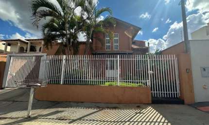 Casa à Venda no Bairro Coliseu com 3 quartos, sendo 1 suíte - Região Norte de Londrina
