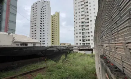 Terreno à venda no Jardim Higienópolis, região Central de Londrina.
