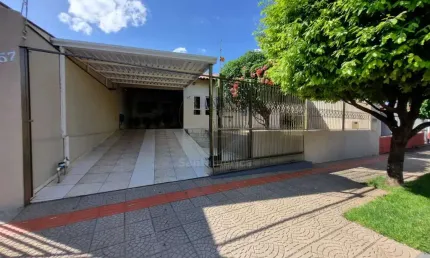 Casa à venda no Jardim Alpes com 3 quartos e 2 salas amplas