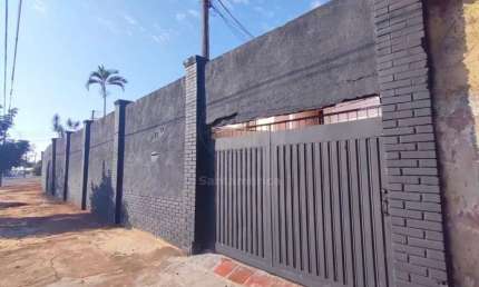 Casa comercial à Venda no Jardim Shangri-lá A, região Oeste de Londrina