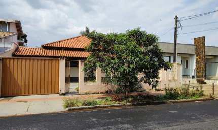 Casa à venda no Jardim Lolata com 3 quartos, sendo 1 suíte - Região Leste