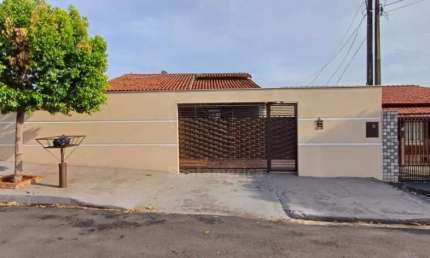 Casa à venda Jardim Dom Pedro II - com 3 quartos sendo 1 suíte