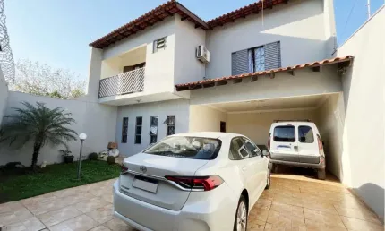 Sobrado à venda com quatro dormitórios e suíte no Caravelle