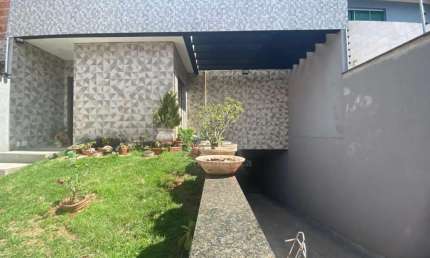 Casa à venda com 3 dormitórios sendo 1 suíte próximo da UEL em Londrina
