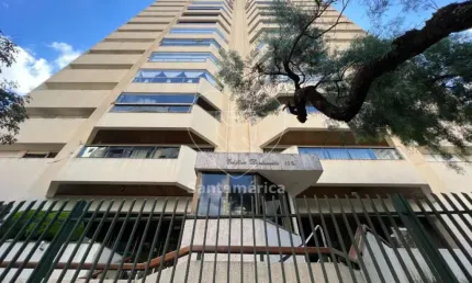 Apartamento à Venda no Edifício Diplomata com 3 Dormitórios com Armários