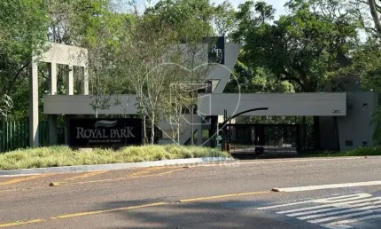 Casa à venda no Condomínio Royal Park Residence, com 5 dormitórios sendo 3 suítes.