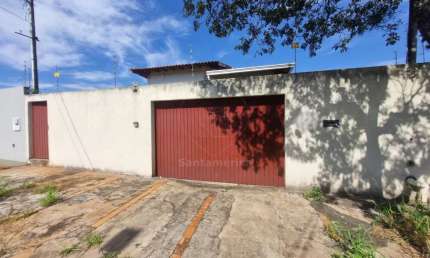 Casa à venda no Bairro Vitória - com 6 quartos, sendo 1 suíte