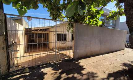 Casa à Venda no Conjunto Vivi Xavier, com 3 Quartos