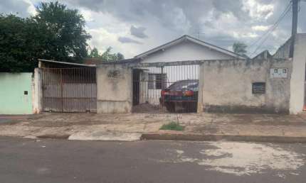 Casa à Venda no Conjunto Semiramis Barros Braga, com 4 Quartos