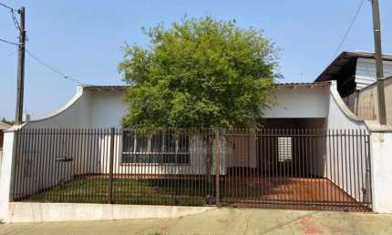 Casa à Venda na Rua Fortaleza Com 3 Quartos, Sendo 1 Suíte em Londrina