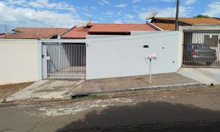 Casa à venda na região Norte de Londrina com 2 dormitórios