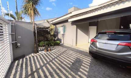 Casa à Venda com 2 Dormitórios, Suíte e Ar Condicionado, Próxima à Avenida Europa