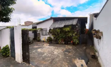 Casa à Venda na Região Leste de Londrina com 3 dormitórios sendo 1 suíte