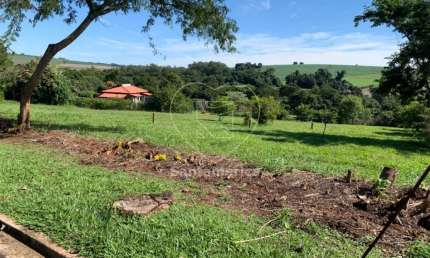 Chácara Ampla com Bela Vista Para a Natureza no Condomínio Estância Cabral