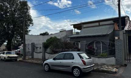 Casa á Venda com 3 Dormitórios e Churrasqueira na Região Leste de Londrina