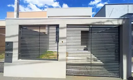 Casa Á Venda na Região Norte de Londrina com 2 Dormitórios e 1 Suíte