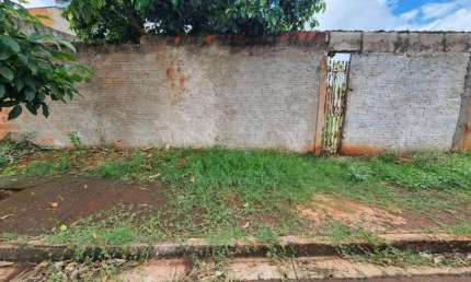 Excelente Terreno Comercial de 350 m² à Venda na Região Norte