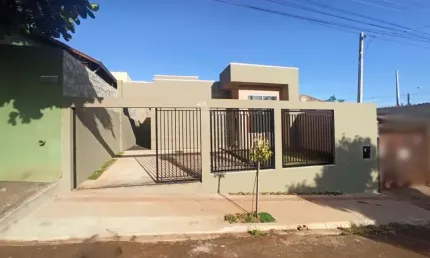 Casa à venda com 3 dormitório sendo 1 suíte na região Norte Londrina