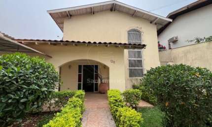 Casa à venda com 4 dormitórios sendo 2 suítes em Londrina