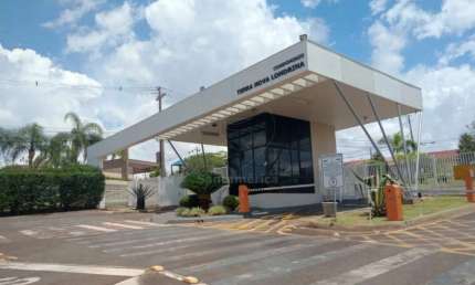 Casa com 3 Dormitórios e 1 Suíte em Condomínio Fechado