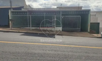 Casa a venda na Avenida Gines Parra, com 252m² de terreno e 110m² privativos.