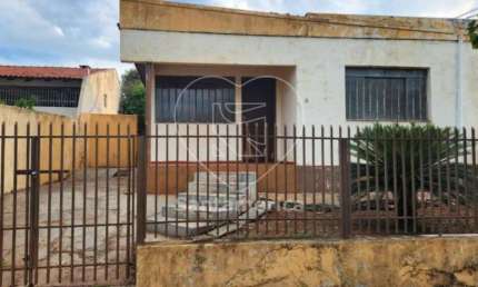 Casa próxima ao centro de Londrina com 253m² de terreno