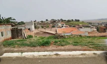 Terreno à Venda no Condomínio Barra Forest com 250m²
